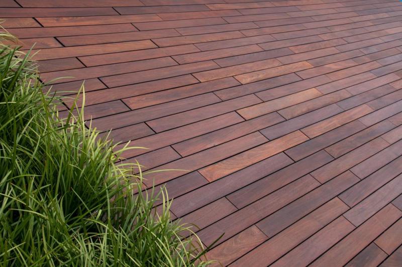 Terrasse en bois &agrave; Serre-les-Sapins : guide complet d'am&eacute;nagement