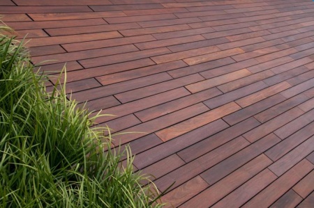 Terrasse en bois &agrave; Serre-les-Sapins : guide complet d'am&eacute;nagement